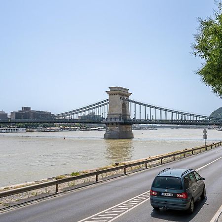 Danube Waterfront View At Chain Bridge Будапеща Екстериор снимка