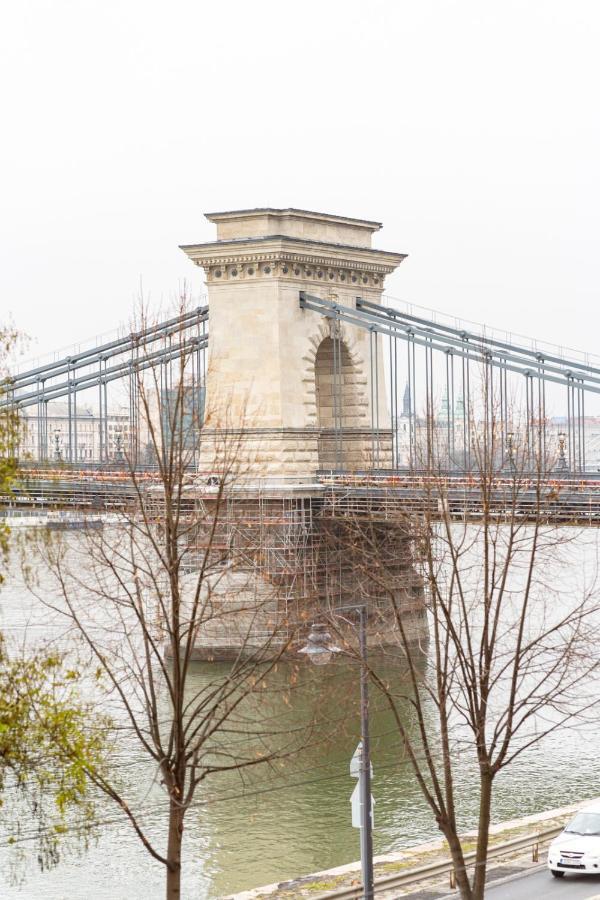Danube Waterfront View At Chain Bridge Будапеща Екстериор снимка