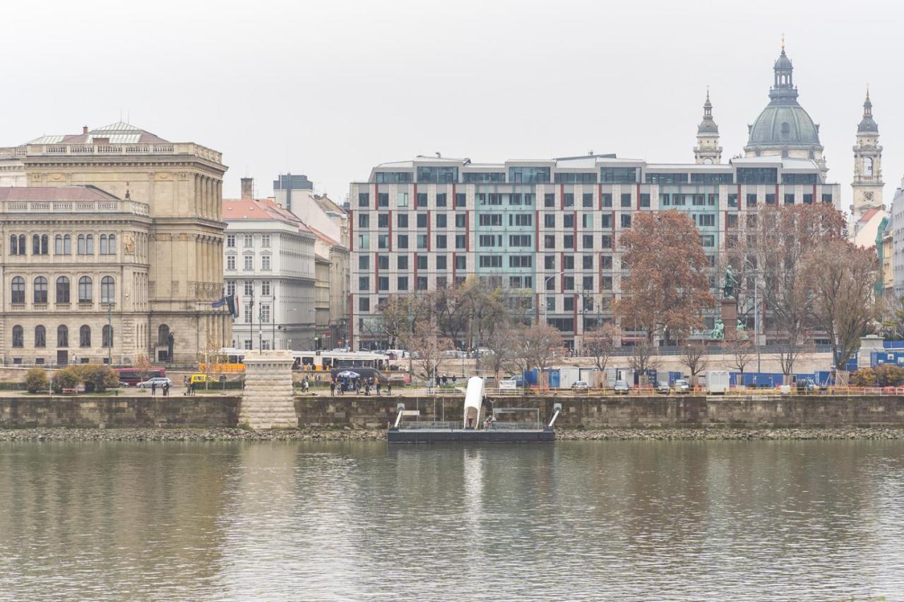 Danube Waterfront View At Chain Bridge Будапеща Екстериор снимка
